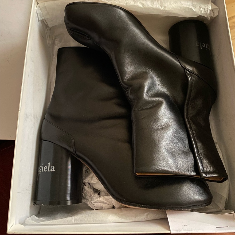 Tabi hologram ankle boots